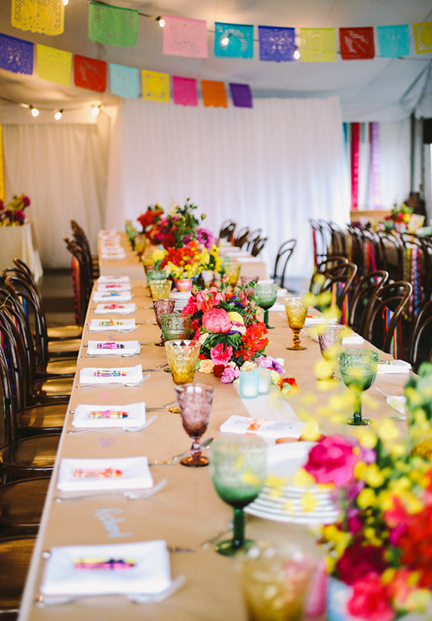 mesas boda llenas de color