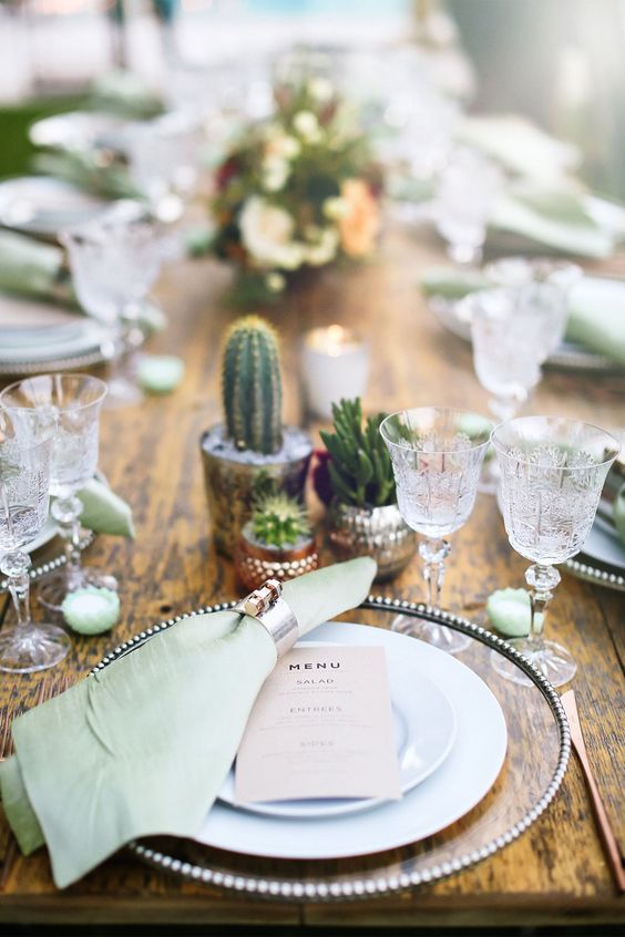 mesa boda decorada con cactus