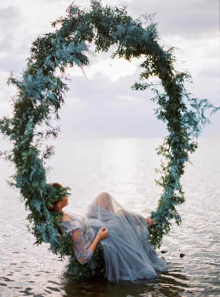 Moody Baltic Sea Wedding Inspiration - photo by Muravnik http://ruffledblog.com/moody-baltic-sea-wedding-inspiration